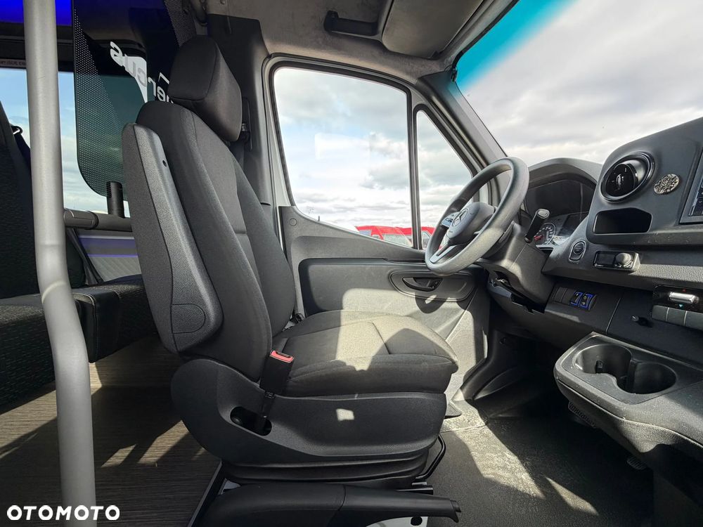 Mercedes-Benz Sprinter 517 - 18