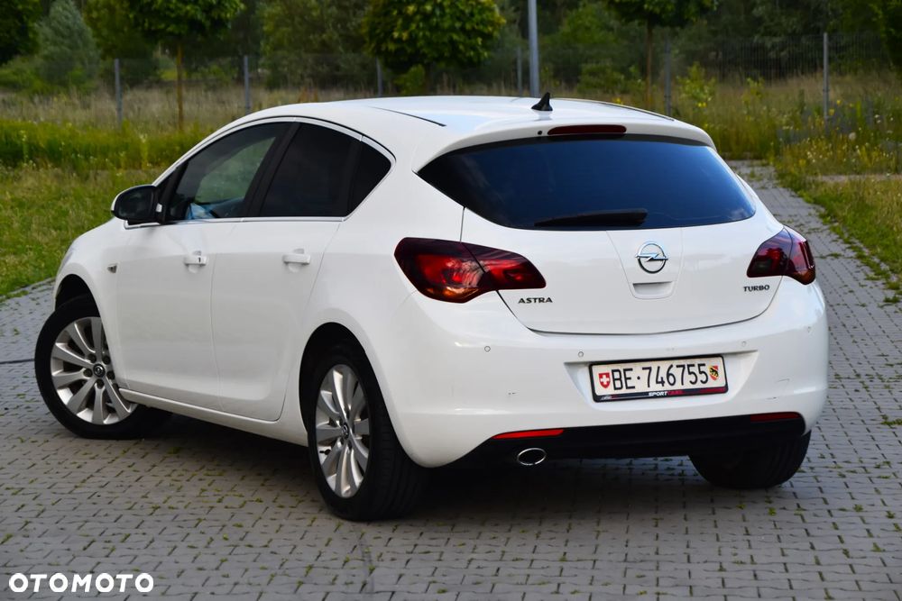 Opel Astra 1.6 Turbo White Edition - 31