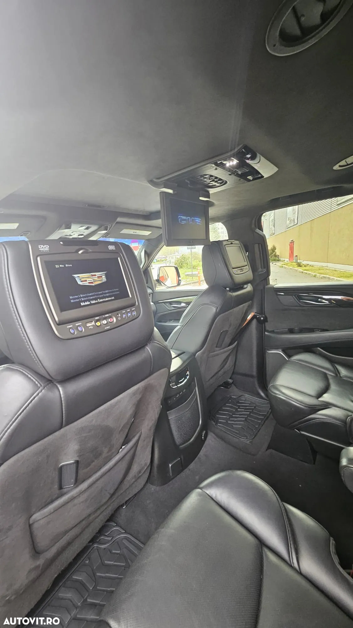 Cadillac Escalade - 12