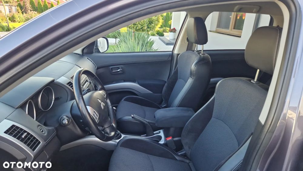 Mitsubishi Outlander 2.0 Invite 2WD - 11