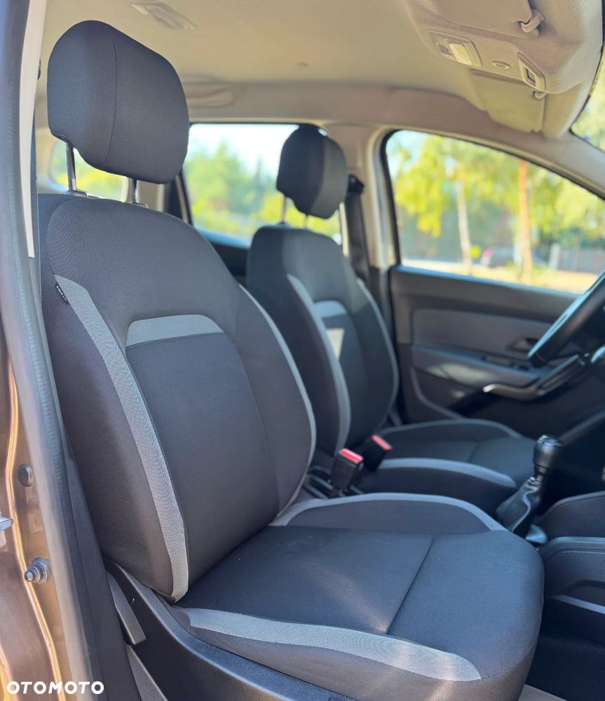 Dacia Duster 1.6 SCe Laureate S&S - 28