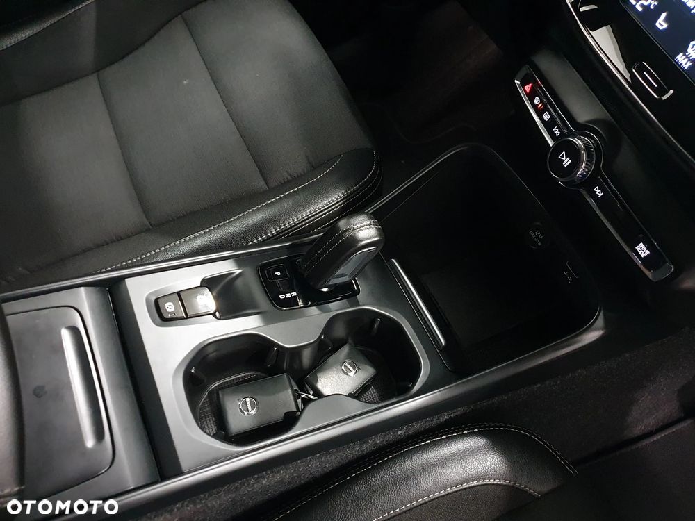 Volvo XC 40 D3 SCR R-Design - 18