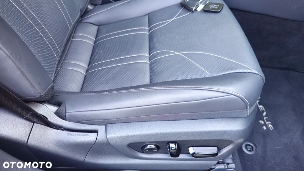 Lexus ES 300h Prestige - 27
