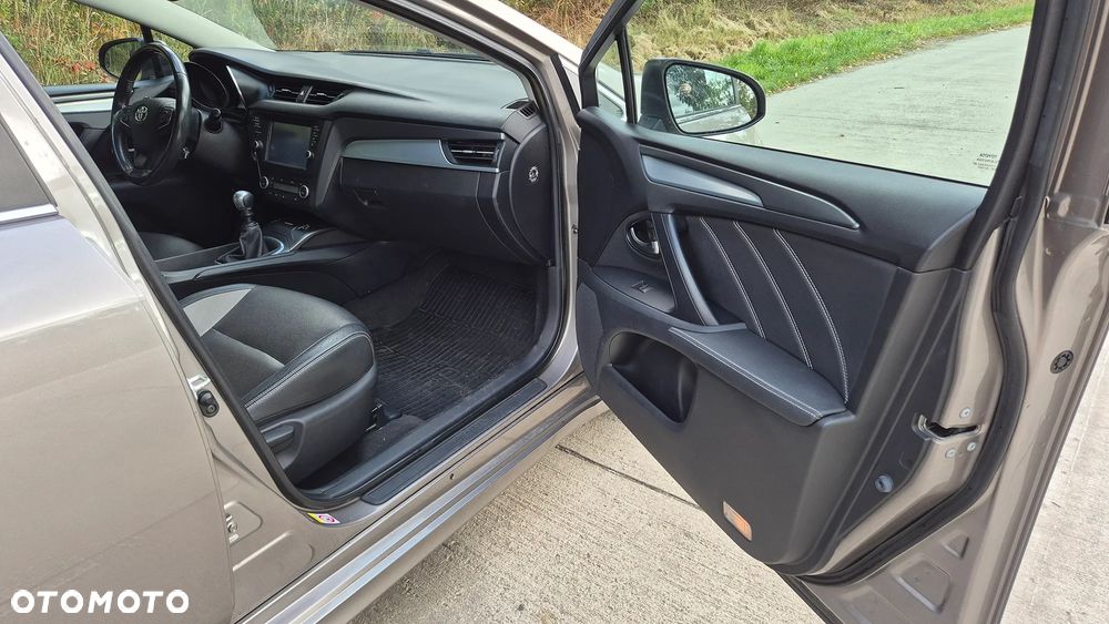 Toyota Avensis 1.8 Prestige - 18