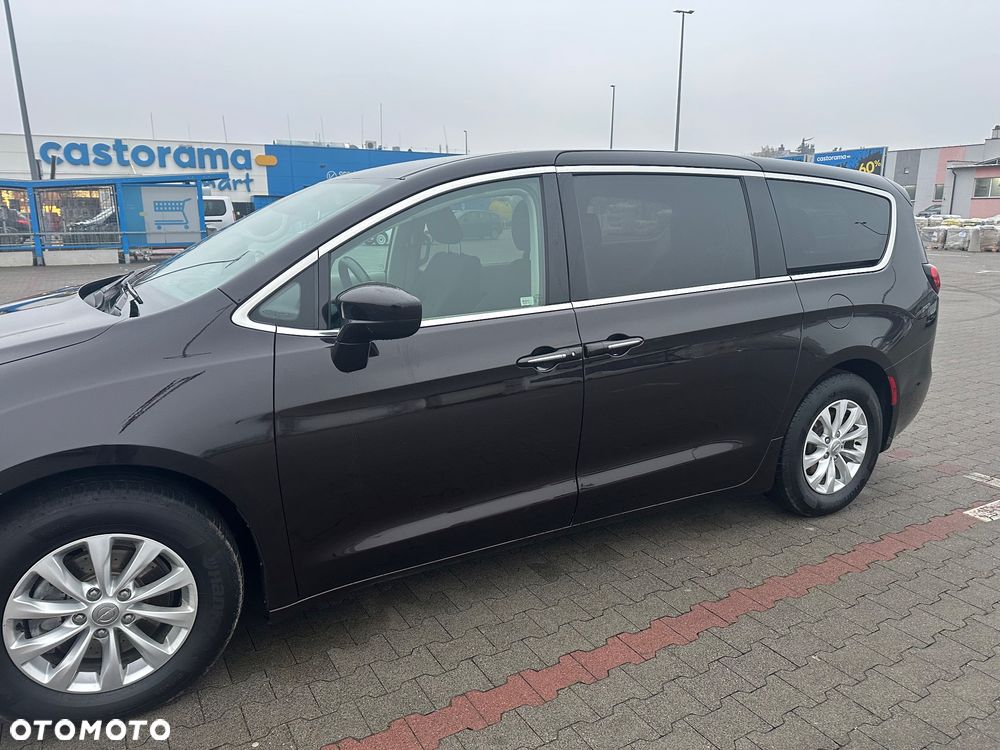 Chrysler Pacifica - 4