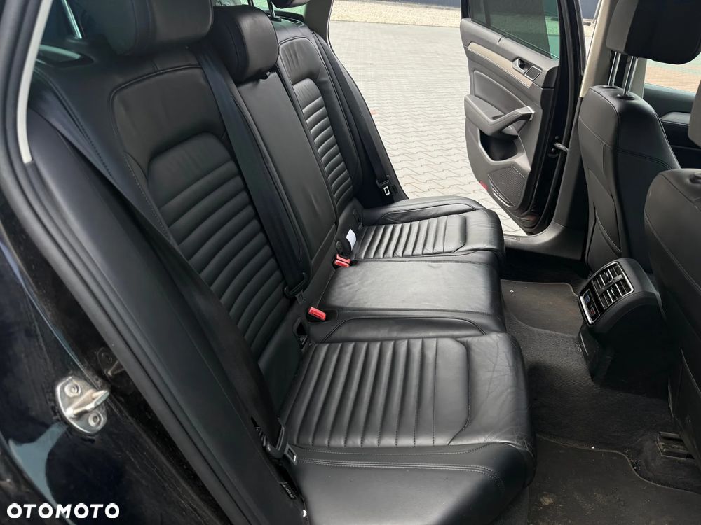 Volkswagen Passat - 11