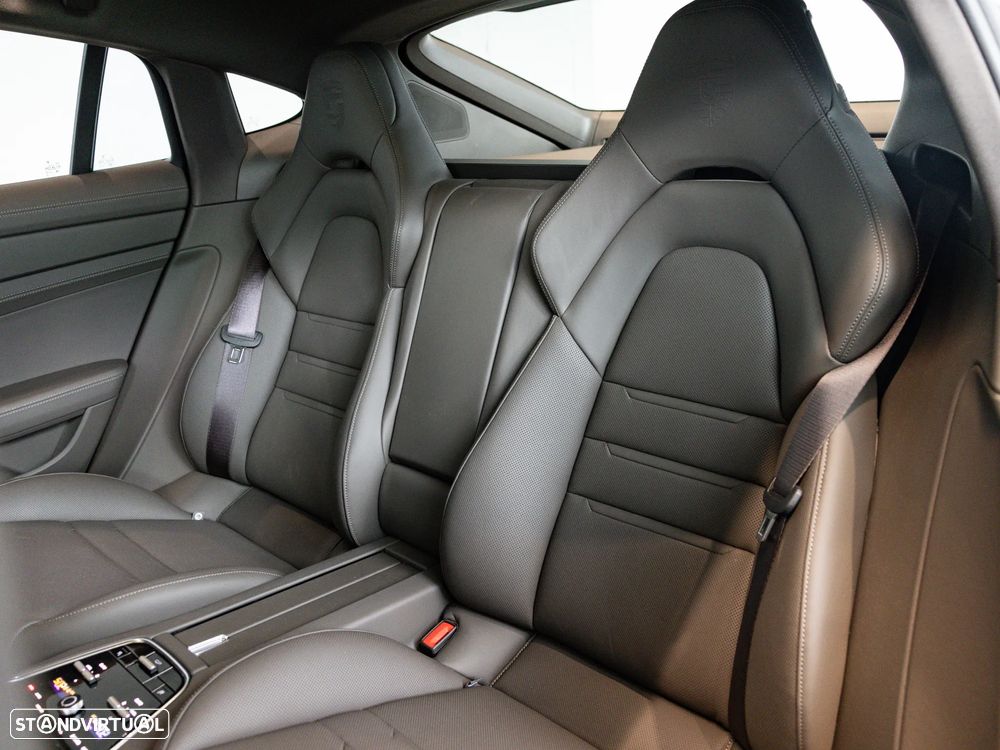 Porsche Panamera 4 E-Hybrid Platinum Edition - 29