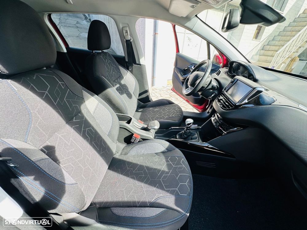 Peugeot 2008 1.2 PureTech Signature - 12