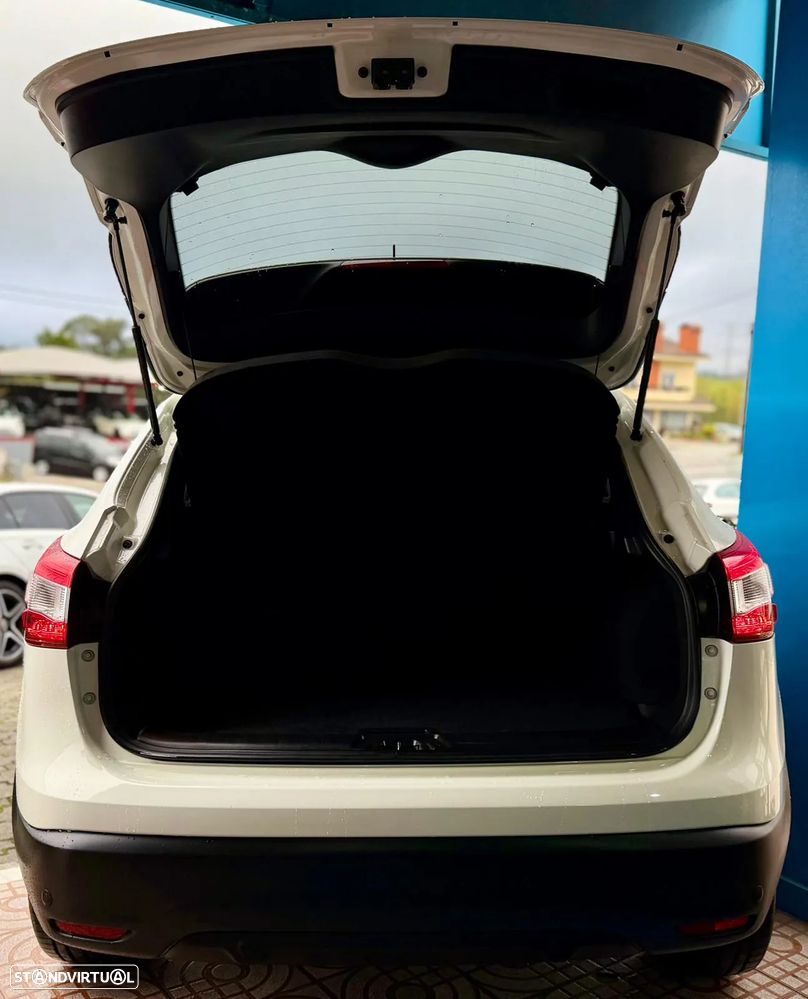 Nissan Qashqai 1.5 dCi N-Connecta 18 - 25