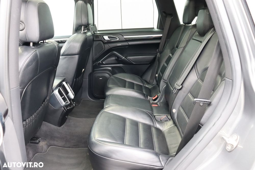 Porsche Cayenne 4.2 L S - 16