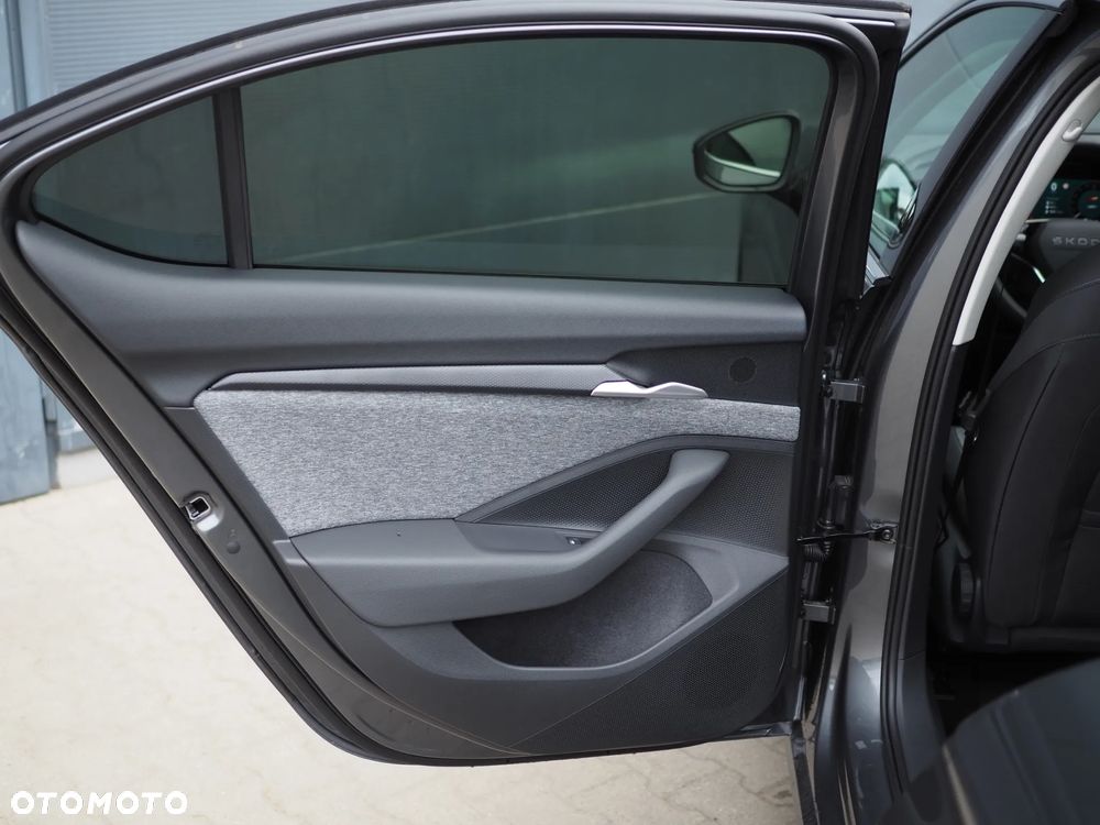 Skoda Superb 1.5 TSI Plug-in Hybrid Drive DSG - 13