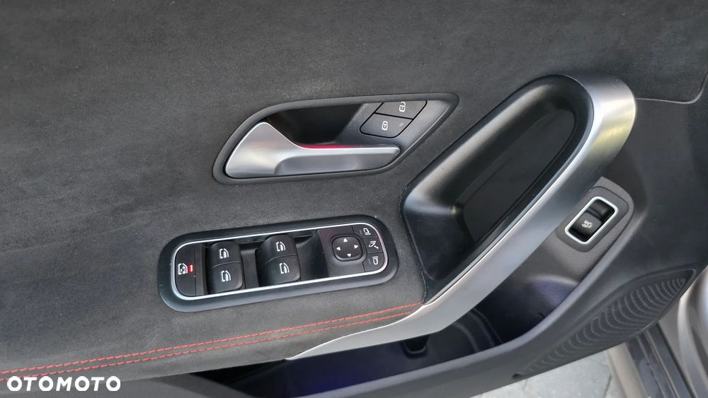Mercedes-Benz CLA 180 7G-DCT AMG Line - 21