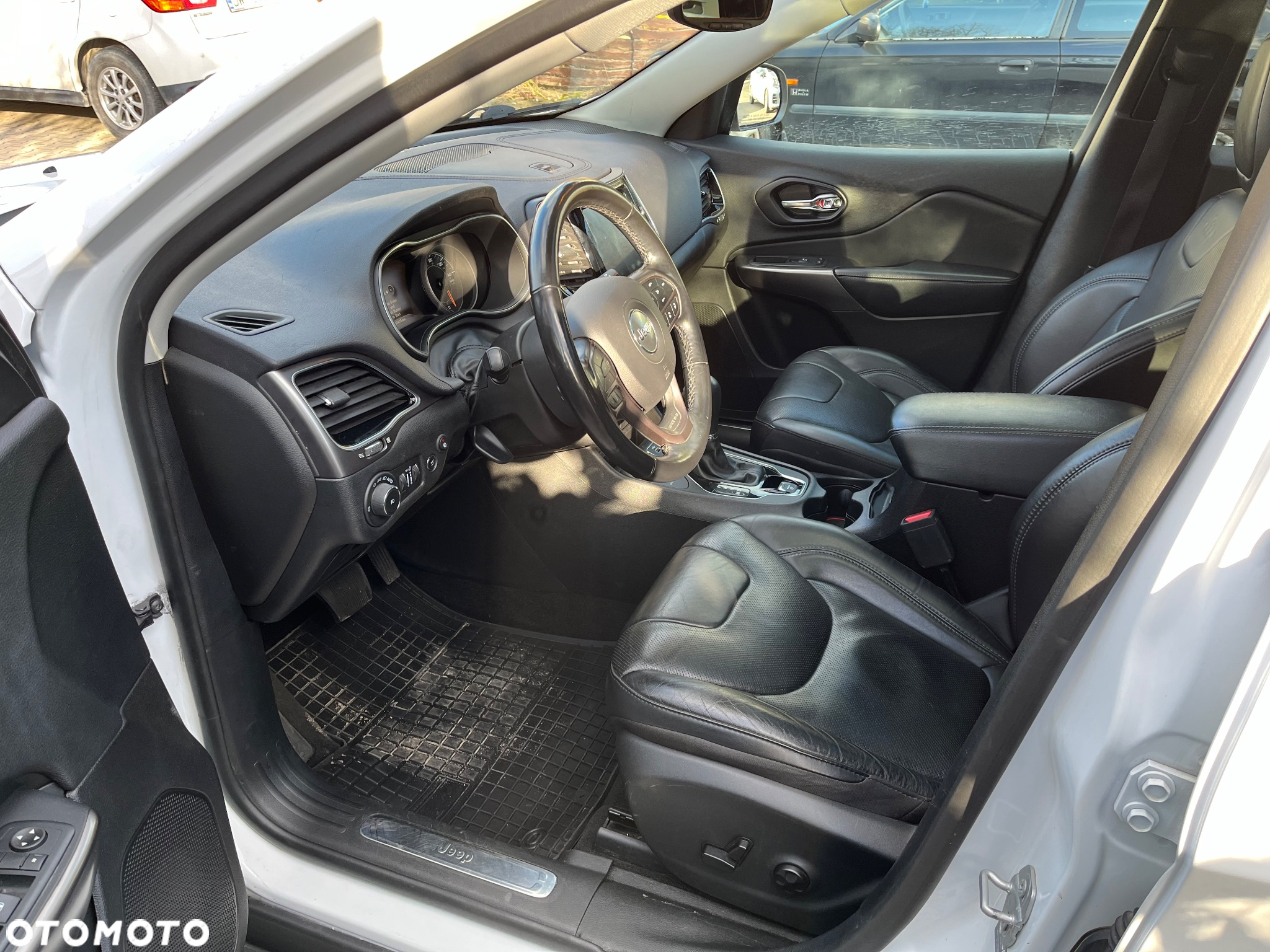 Jeep Cherokee - 13
