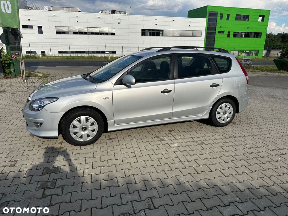 Hyundai i30 1.4 Base + - 17
