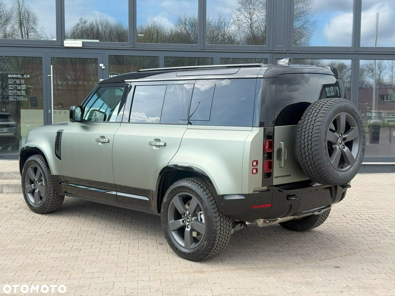 Land Rover Defender - 5