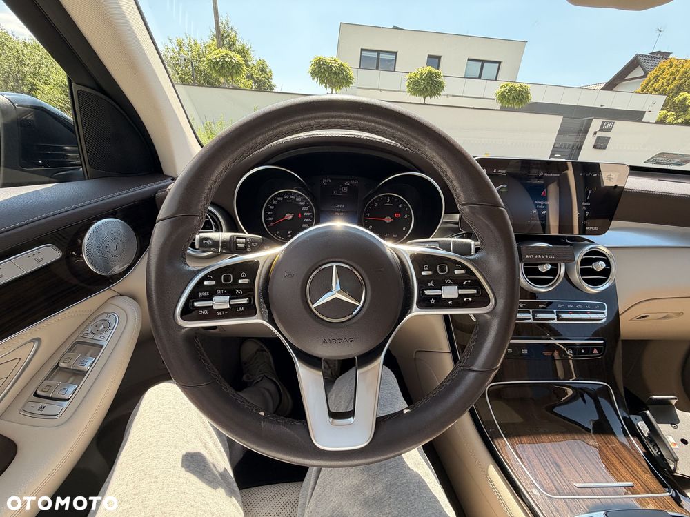 Mercedes-Benz GLC - 32