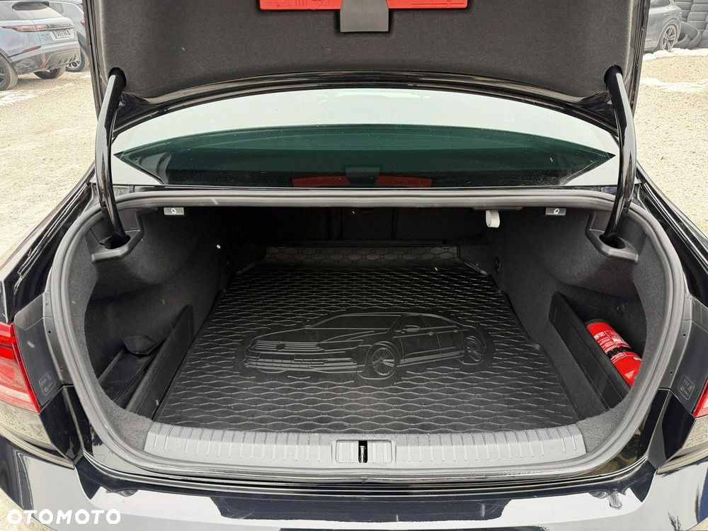 Volkswagen Passat - 38