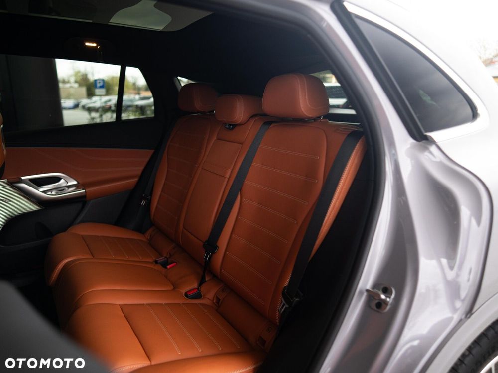 Mercedes-Benz GLC - 12