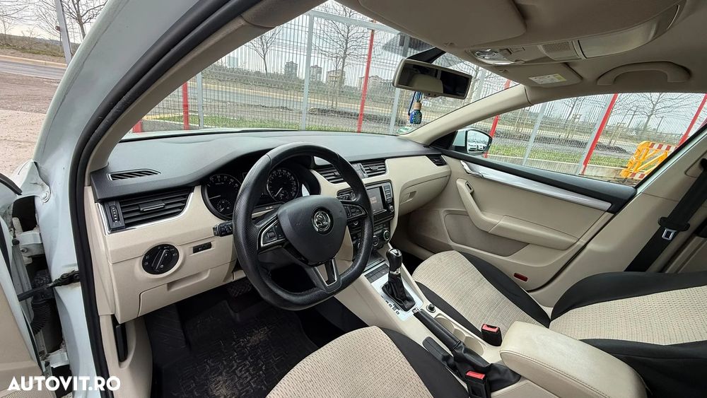 Skoda Octavia 2.0 TDI DSG Tour - 2