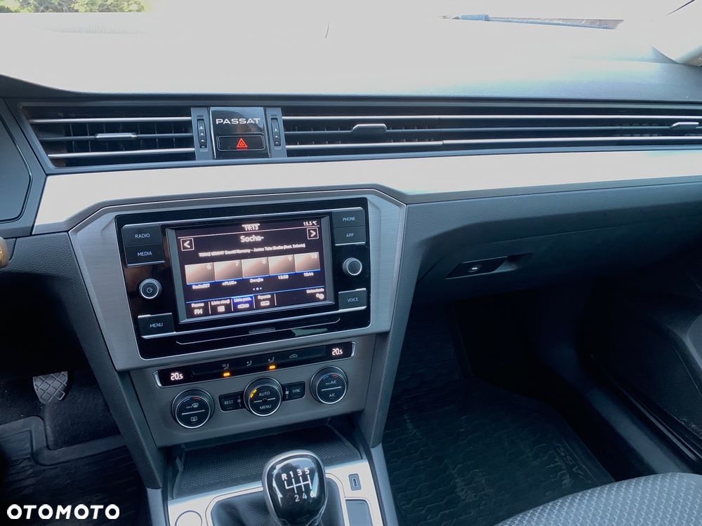 Volkswagen Passat 2.0 TDI SCR Trendline - 16