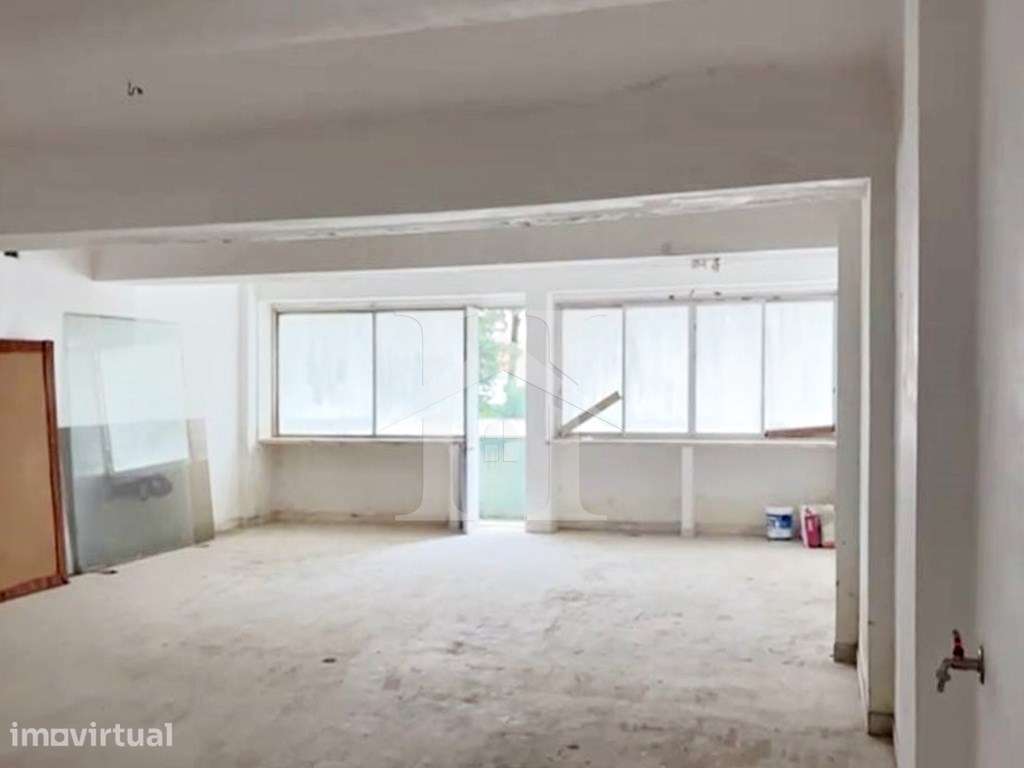 Loja no Cacém com 210m² e Acesso Direto à Rua Para Veículos - Grande imagem: 2/21