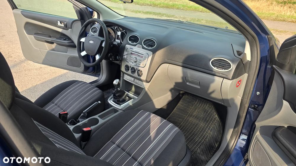 Ford Focus 1.4 16V Trend - 29