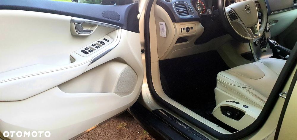 Volvo V40 T3 Geartronic Summum - 4