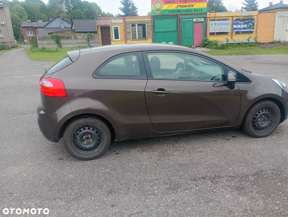 Kia Rio - 8