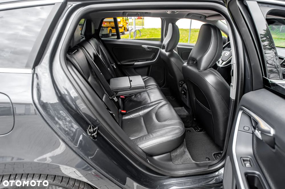 Volvo V60 D5 Geartronic Kinetic - 10