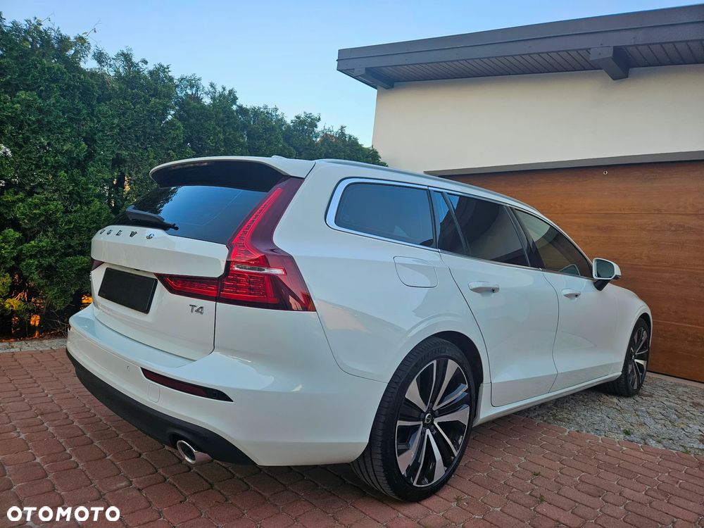 Volvo V60 T4 Momentum Pro - 11