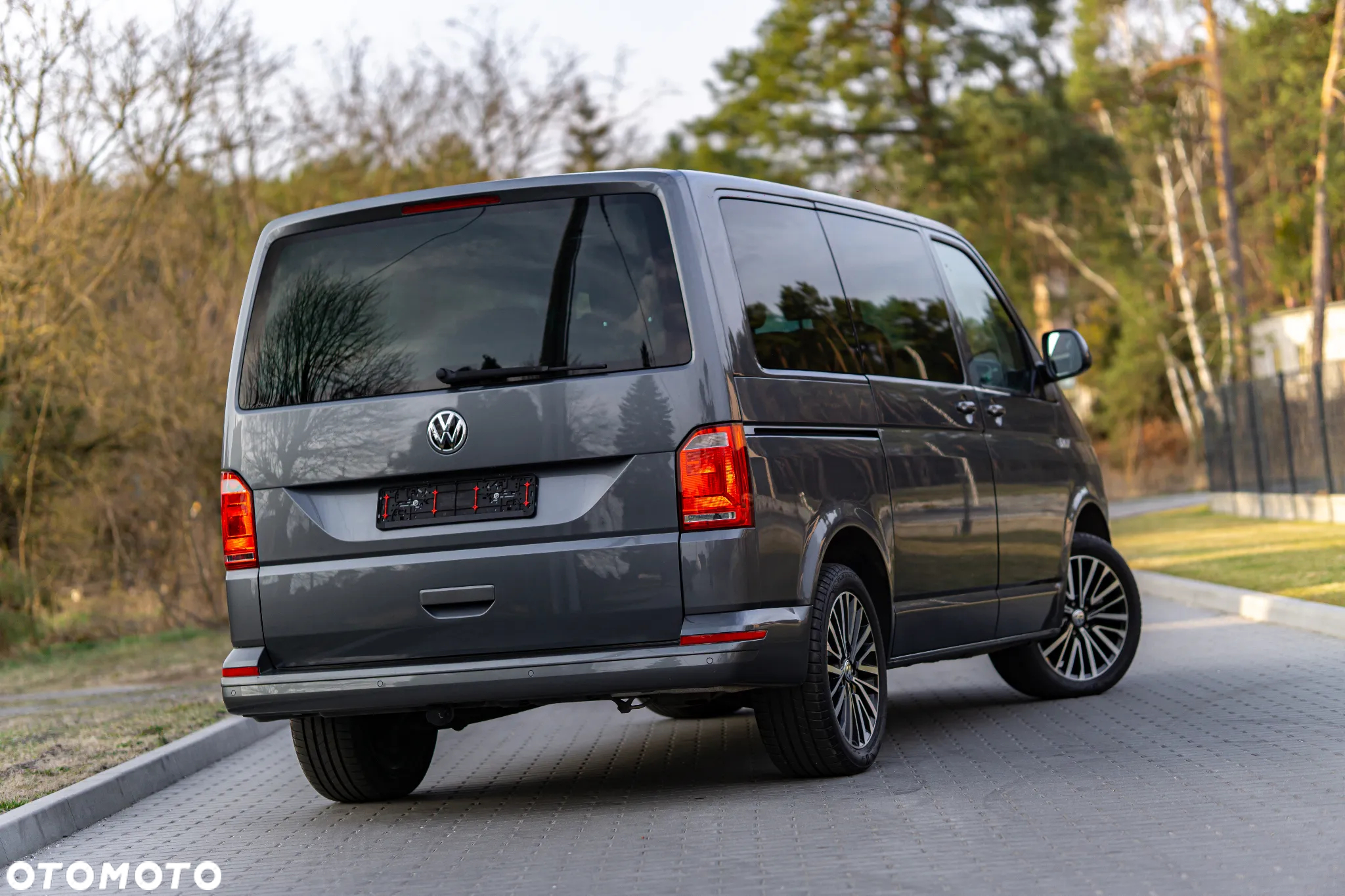 Volkswagen Multivan - 11