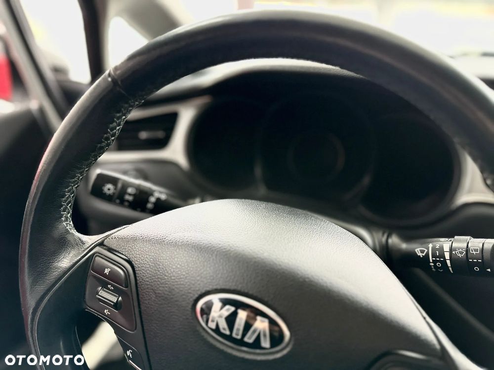 Kia Ceed 1.6 GDI SW Dream-Team Edition - 18