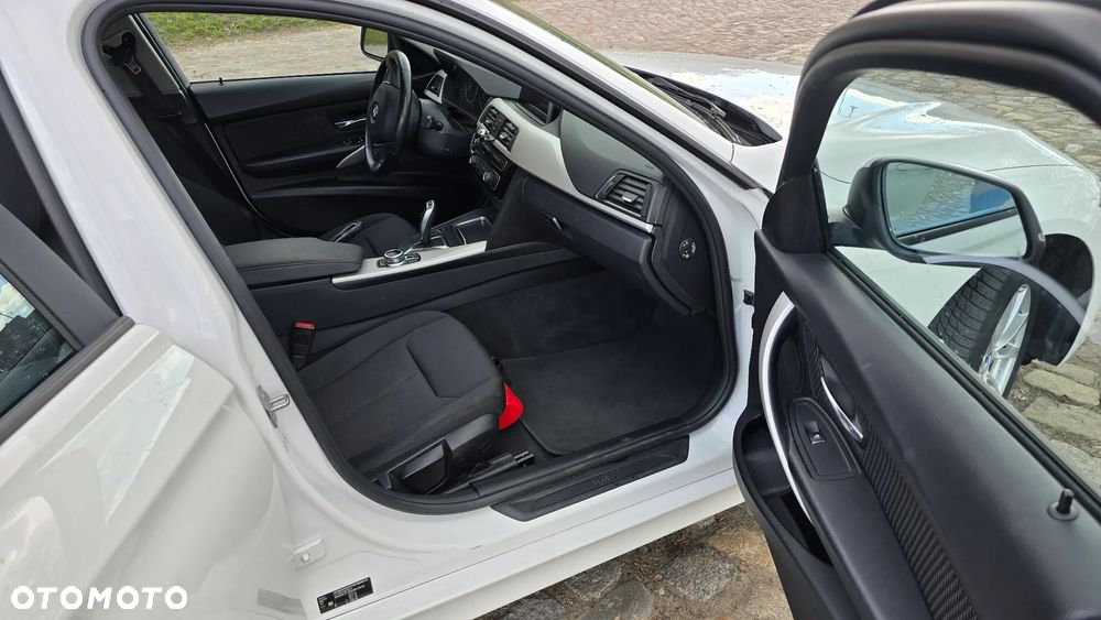 BMW Seria 3 318d - 13