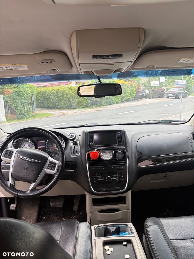 Chrysler Town & Country 3.6 Limited - 7
