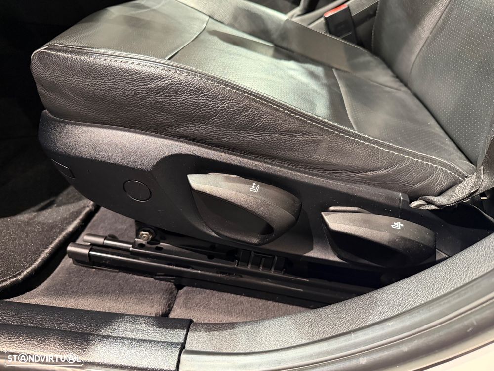 BMW X1 18 d sDrive Line Sport - 25