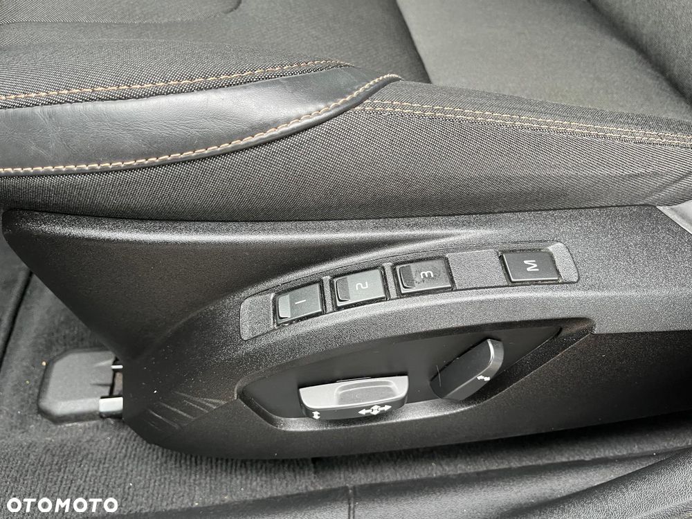 Volvo V40 Cross Country D3 Geartronic Momentum - 38