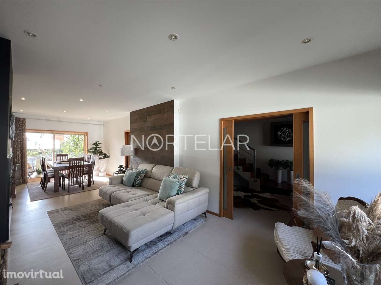 Moradia T3 com jardim e 3 frentes em Famalicão - Grande imagem: 5/45