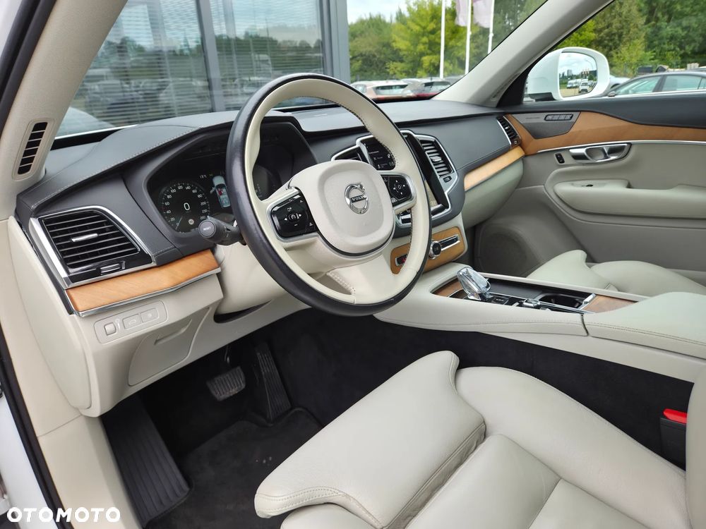 Volvo XC 90 - 25