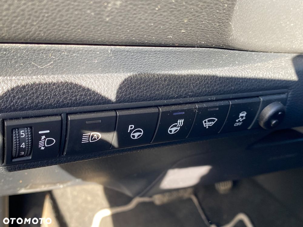 Toyota Corolla 1.8 Hybrid Executive - 23