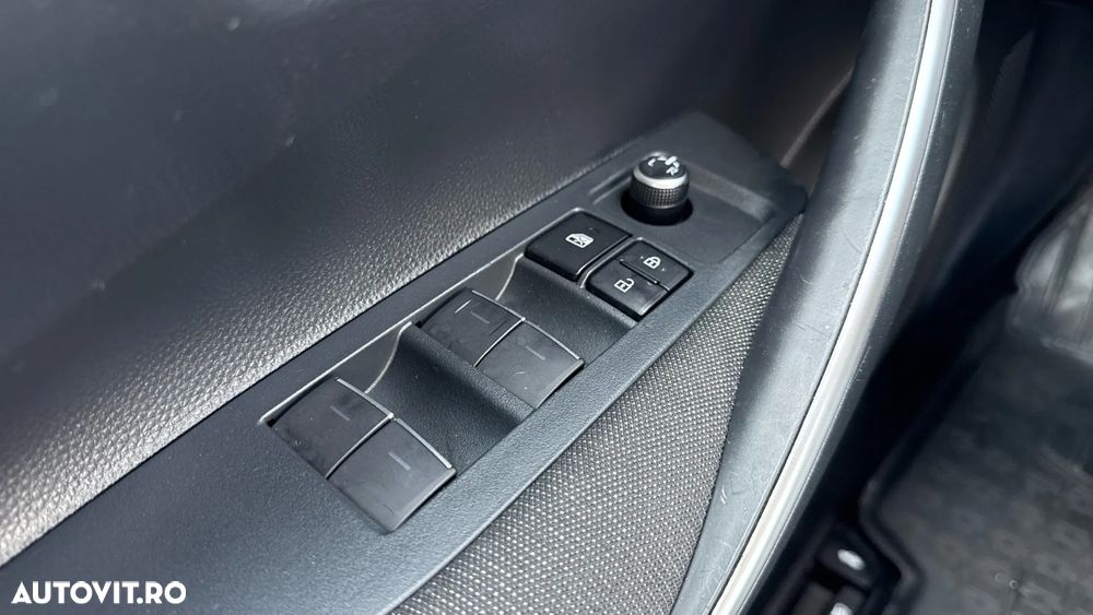 Toyota Corolla 1.8 HSD Business - 30