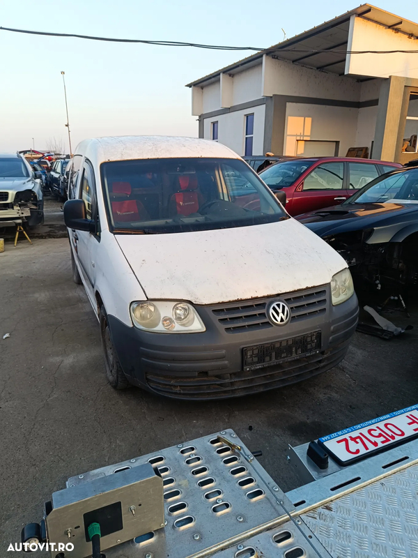 Dezmembrez Volkswagen Caddy 1.9tdi fabr 2005