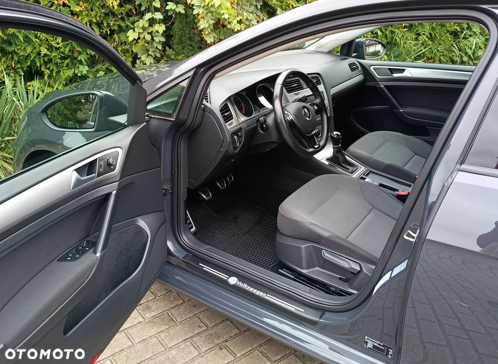 Volkswagen Golf - 27