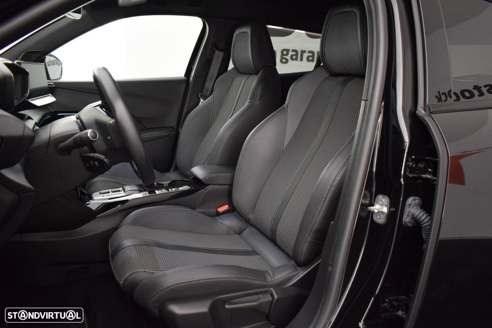 Peugeot e-2008 50 kWh GT - 4