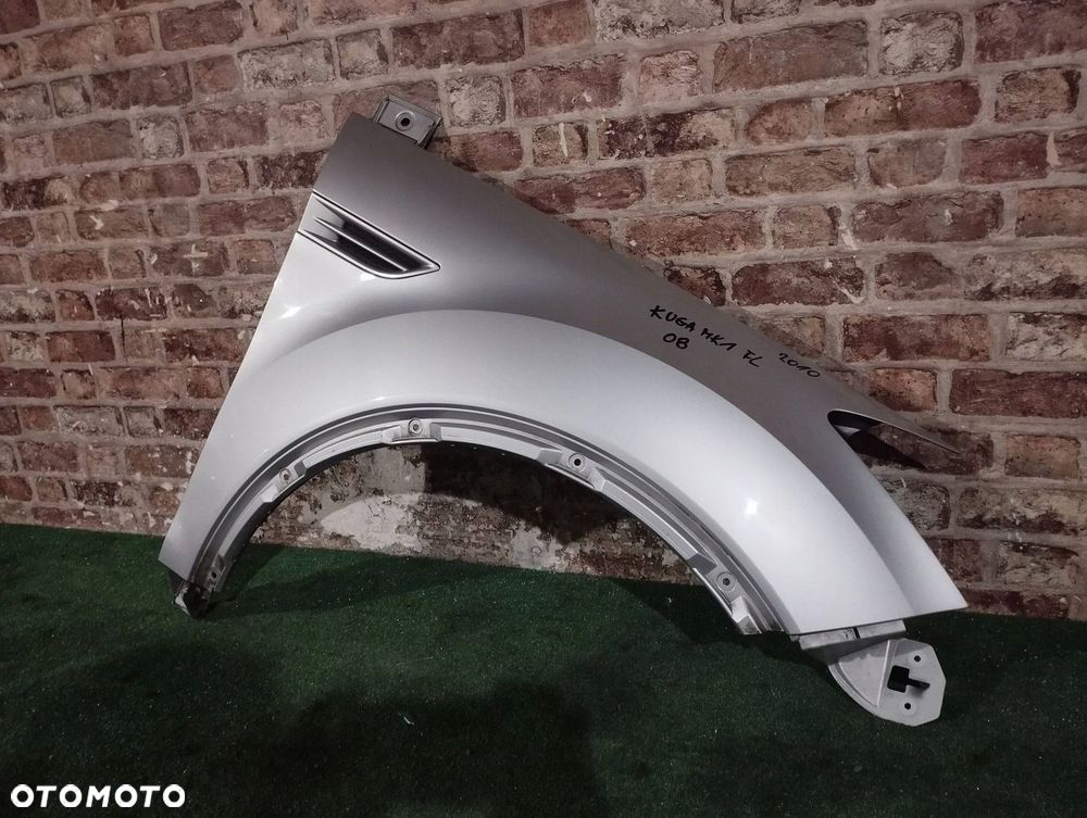 Ford Kuga MK1 08/12 Przód strona prawa Błotnik przedni PRAWY KOD 08 - 1