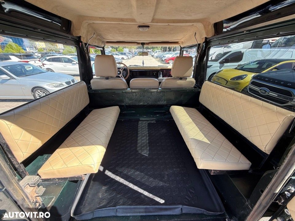 Land Rover Defender - 12