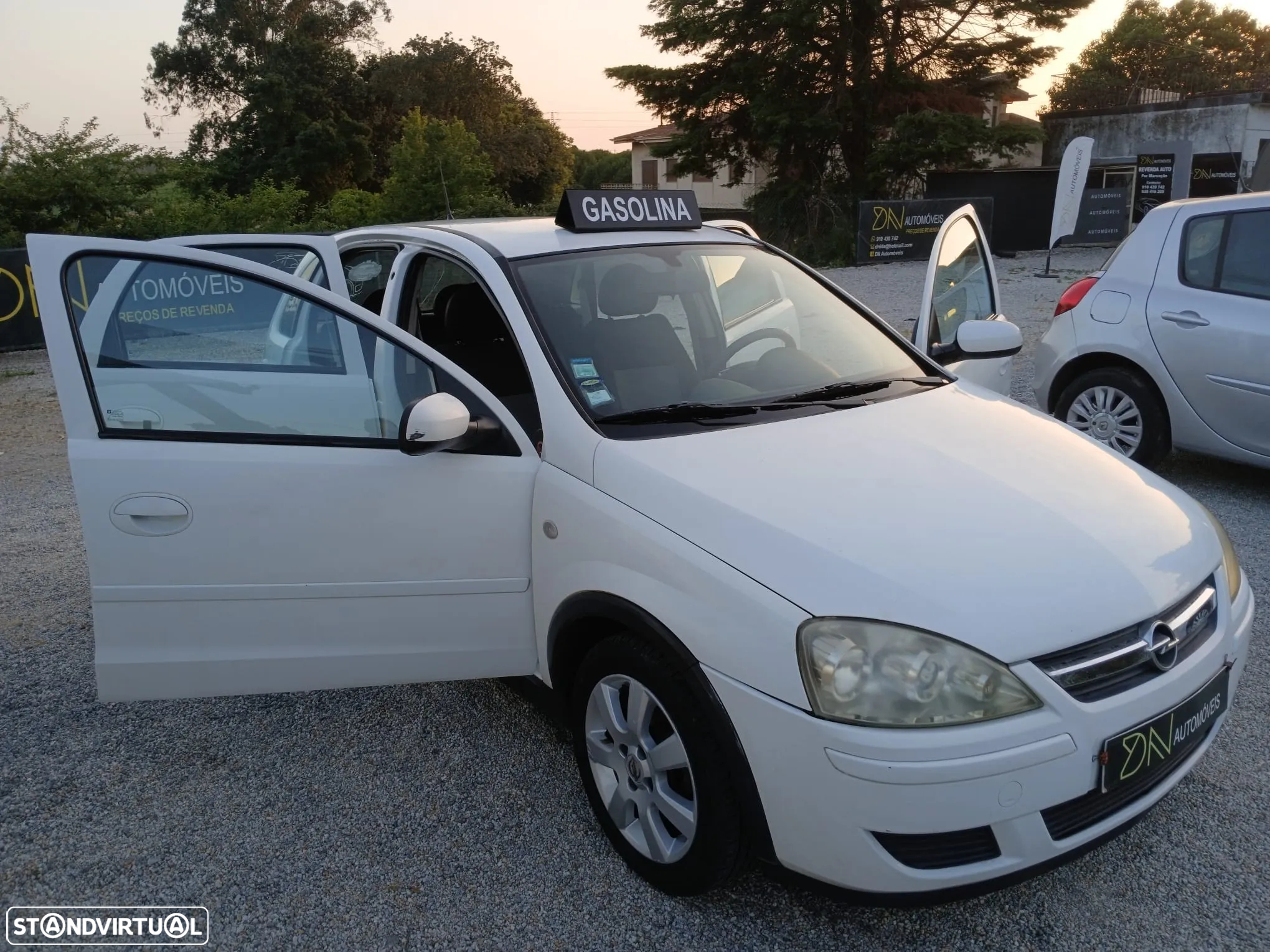 Opel Corsa 1.2 16V Cosmo - 11