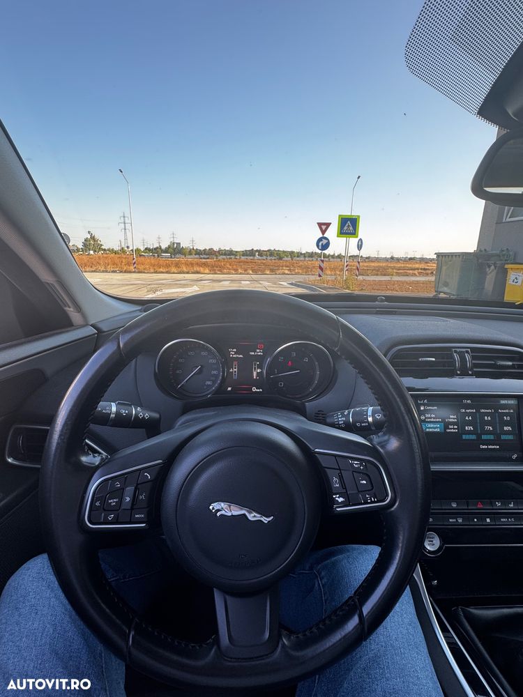 Jaguar XE 2.0 Portfolio - 1