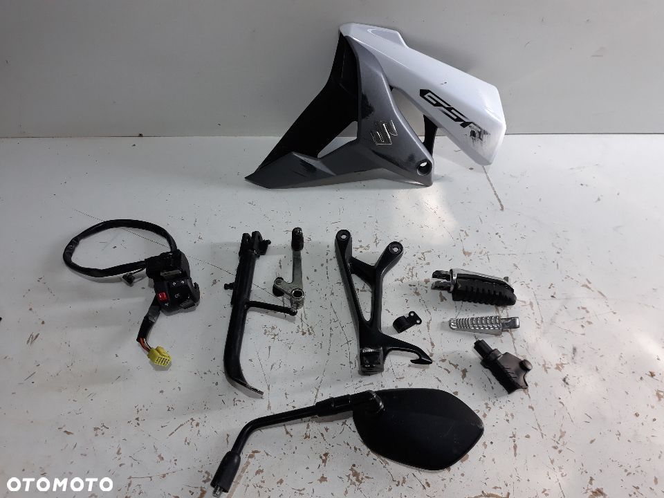 Suzuki GSR 750 owiewka set lusterko podnóżek przełącznik - 1