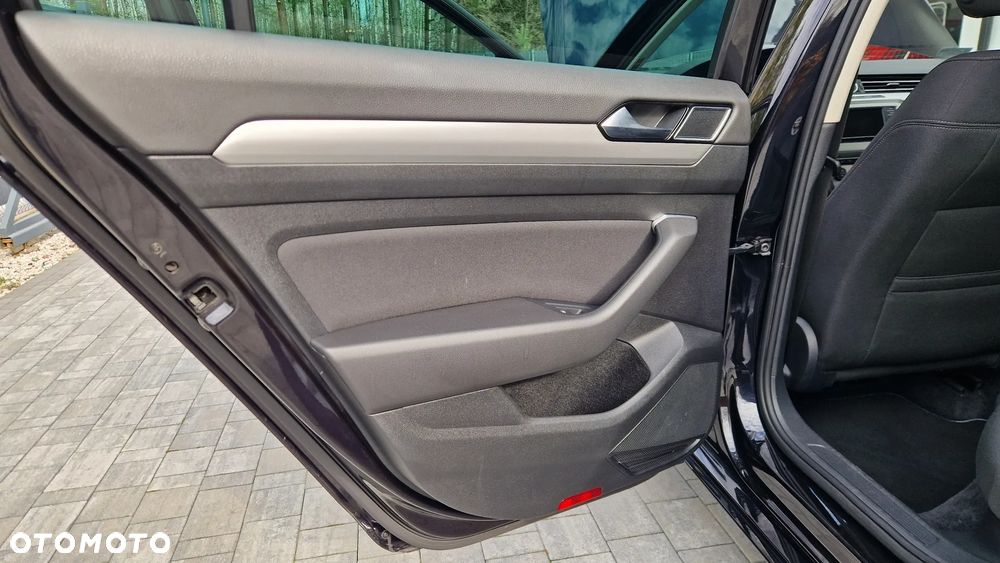 Volkswagen Passat - 17