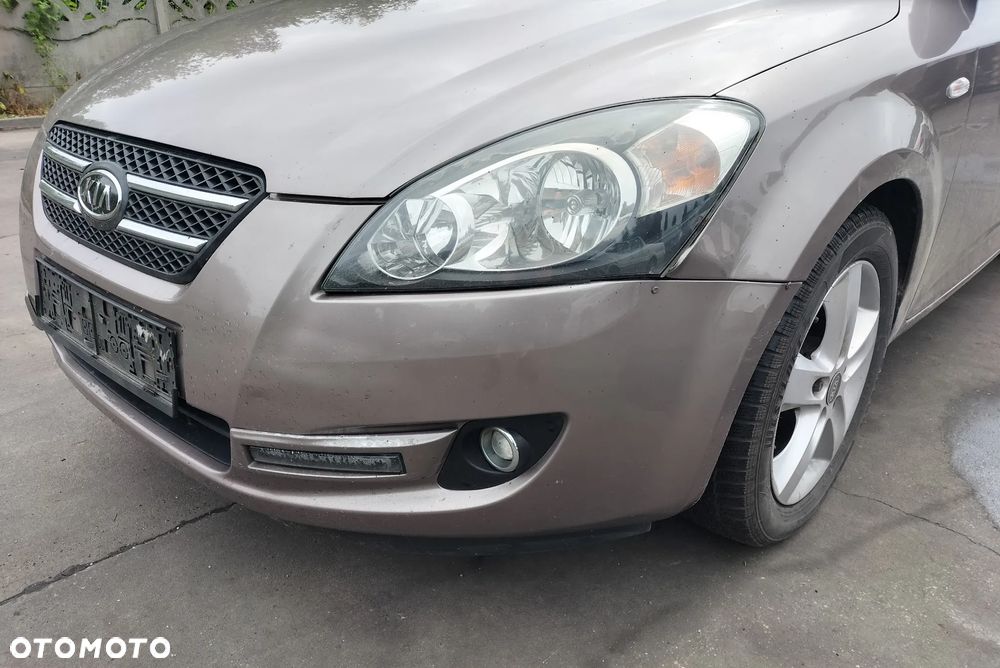 CAŁE AUTO NA CZĘŚCI -LAMPKI W PODSUFITKĘ BRAK- LUSTERKA  KIA CEED I KOMBI 2.0 CRDI 140 KM D4EA KOD LAK.8Q - 4